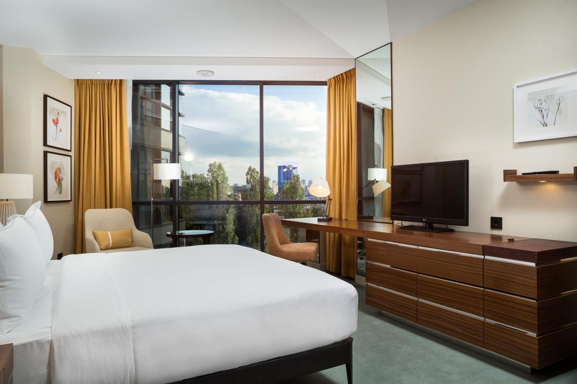 Hilton Kyiv Hotel Exterior photo