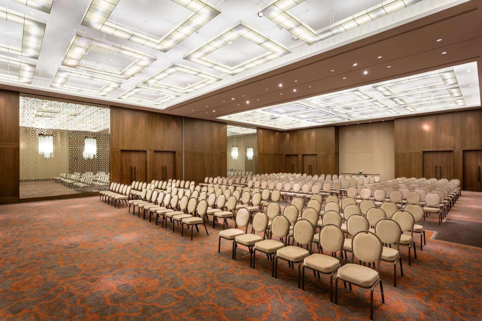 Hilton Kyiv Hotel Exterior photo