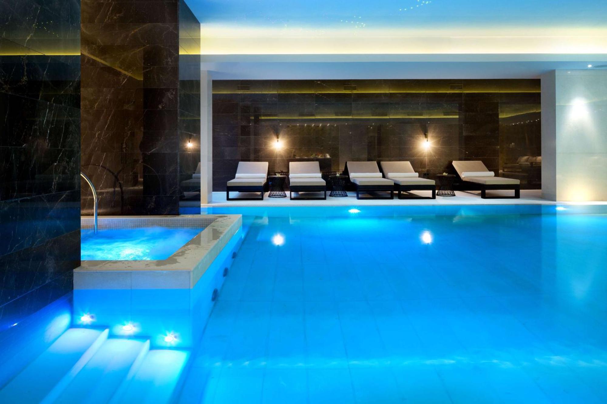 Hilton Kyiv Hotel Exterior photo