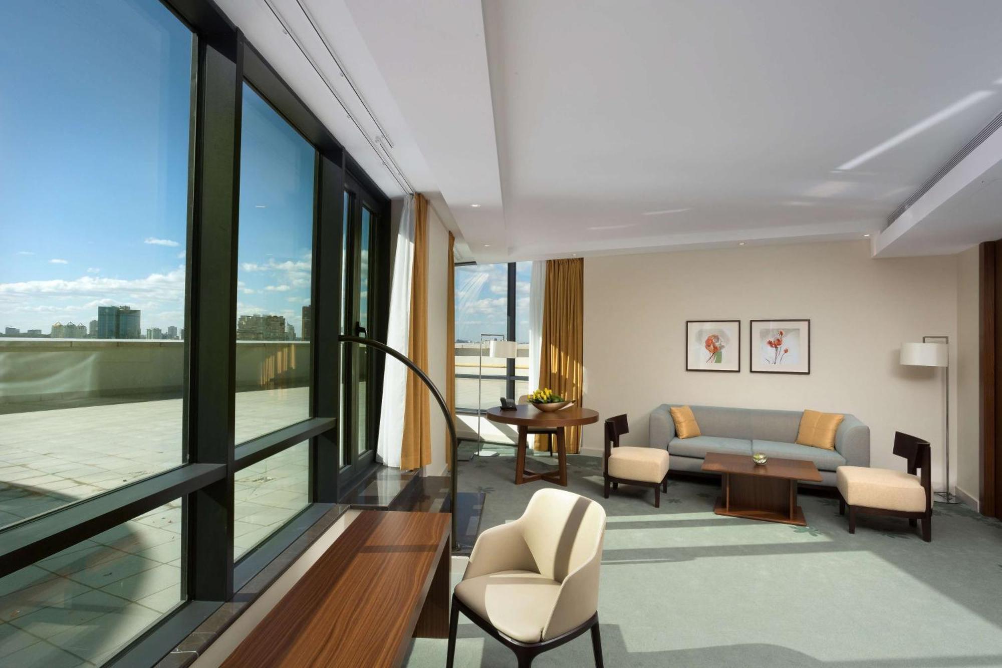 Hilton Kyiv Hotel Exterior photo