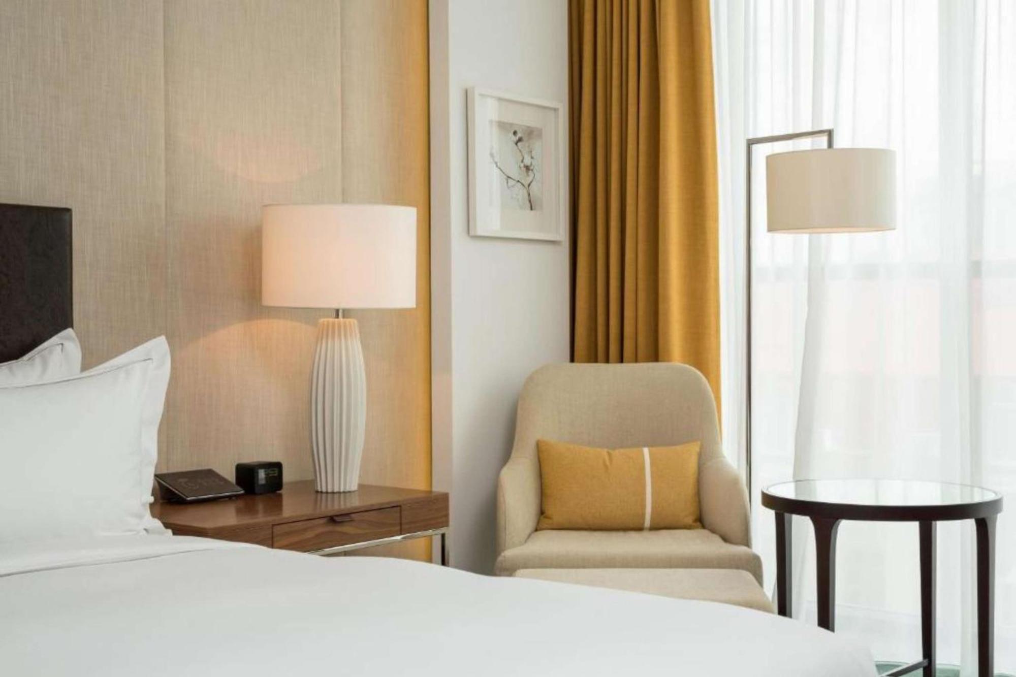 Hilton Kyiv Hotel Exterior photo