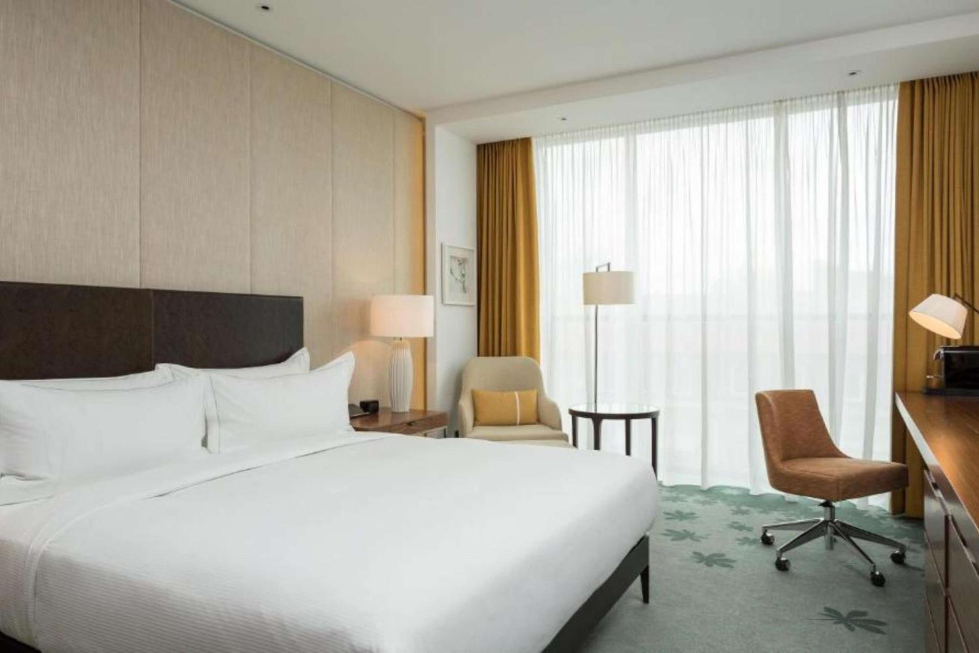 Hilton Kyiv Hotel Exterior photo