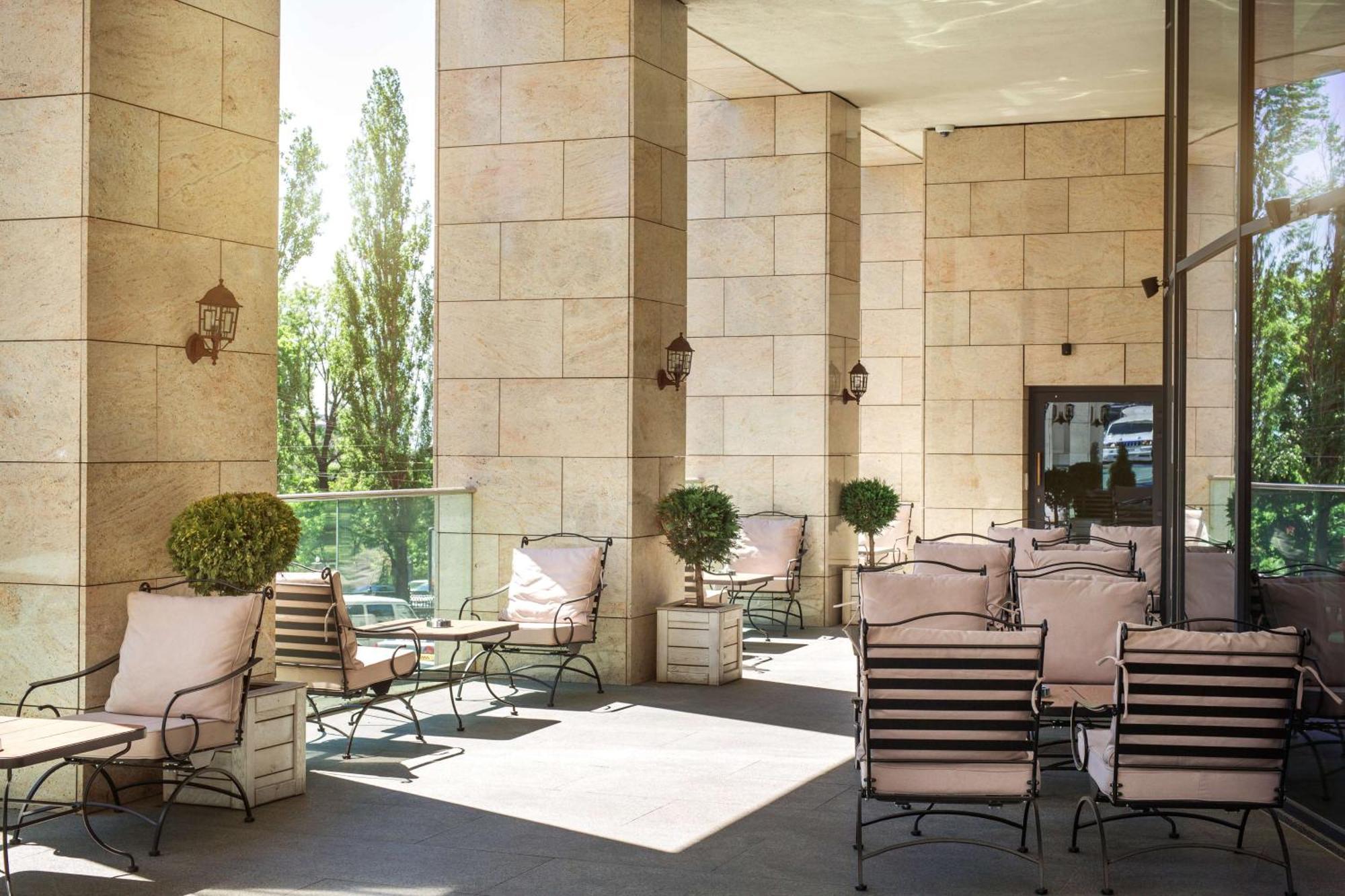 Hilton Kyiv Hotel Exterior photo